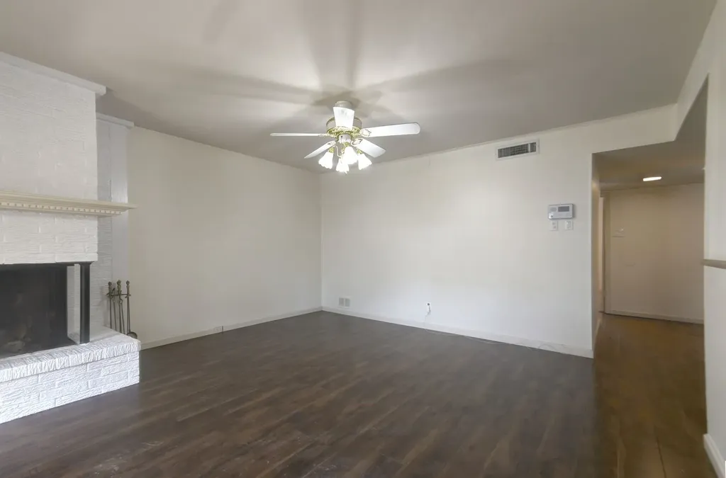 2012 Court Place Garland TX 75041