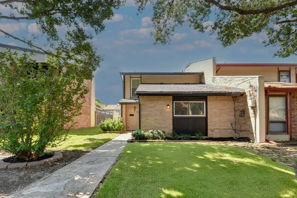 2012 Court Place Garland TX 75041