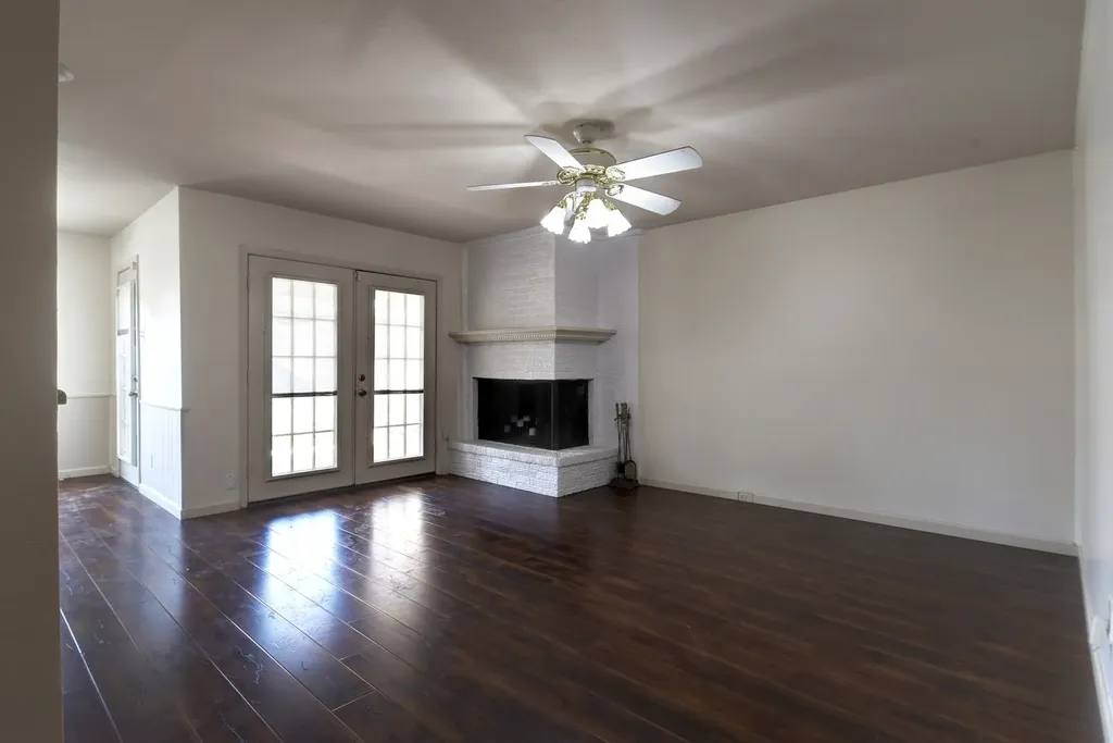 2012 Court Place Garland TX 75041