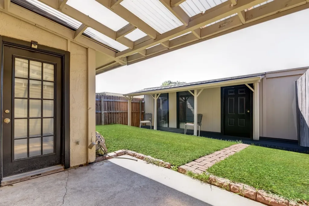 2012 Court Place Garland TX 75041