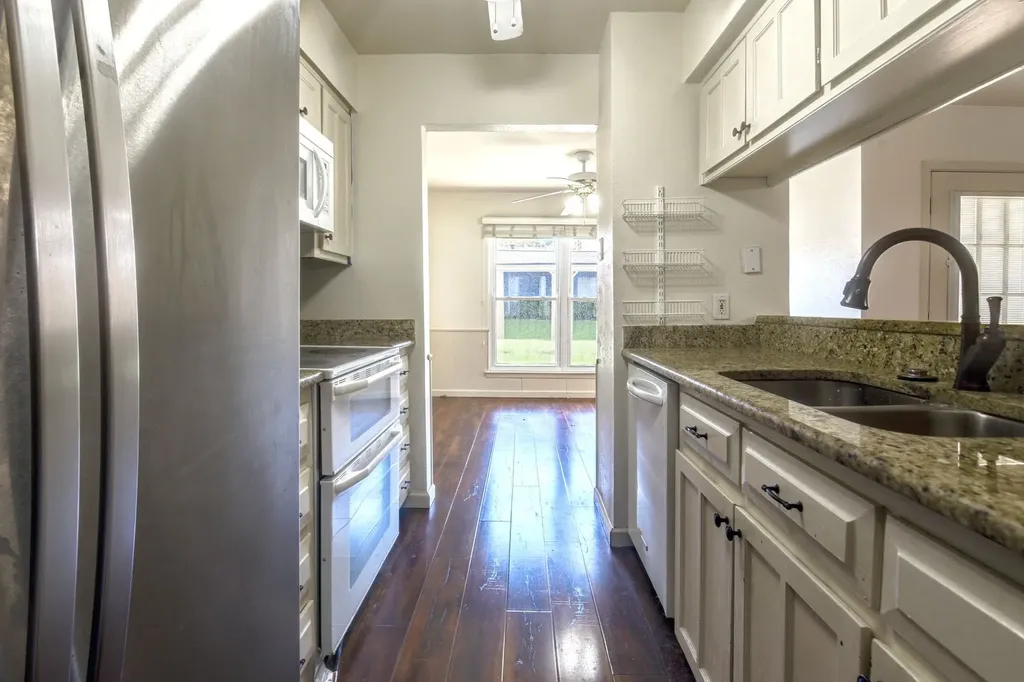 2012 Court Place Garland TX 75041