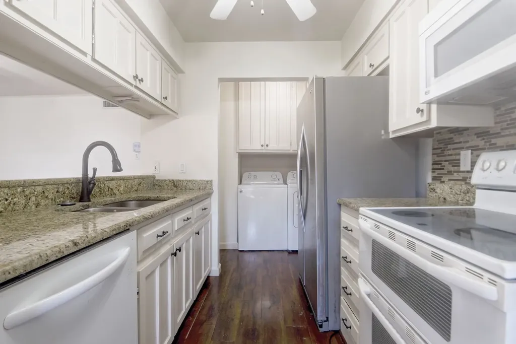 2012 Court Place Garland TX 75041