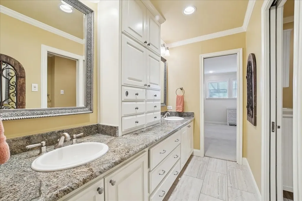 604 S Hampton Road Oak Leaf TX 75154