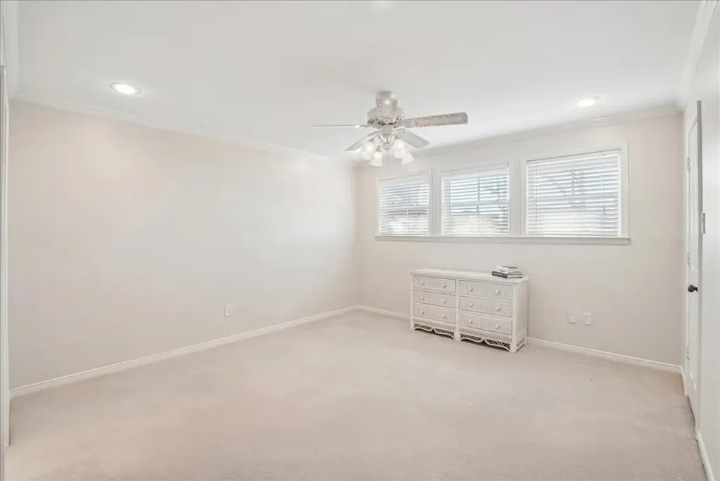604 S Hampton Road Oak Leaf TX 75154