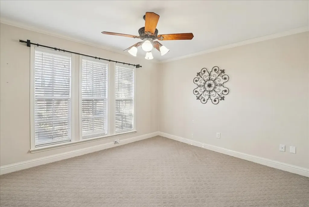 604 S Hampton Road Oak Leaf TX 75154
