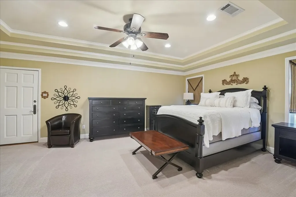 604 S Hampton Road Oak Leaf TX 75154