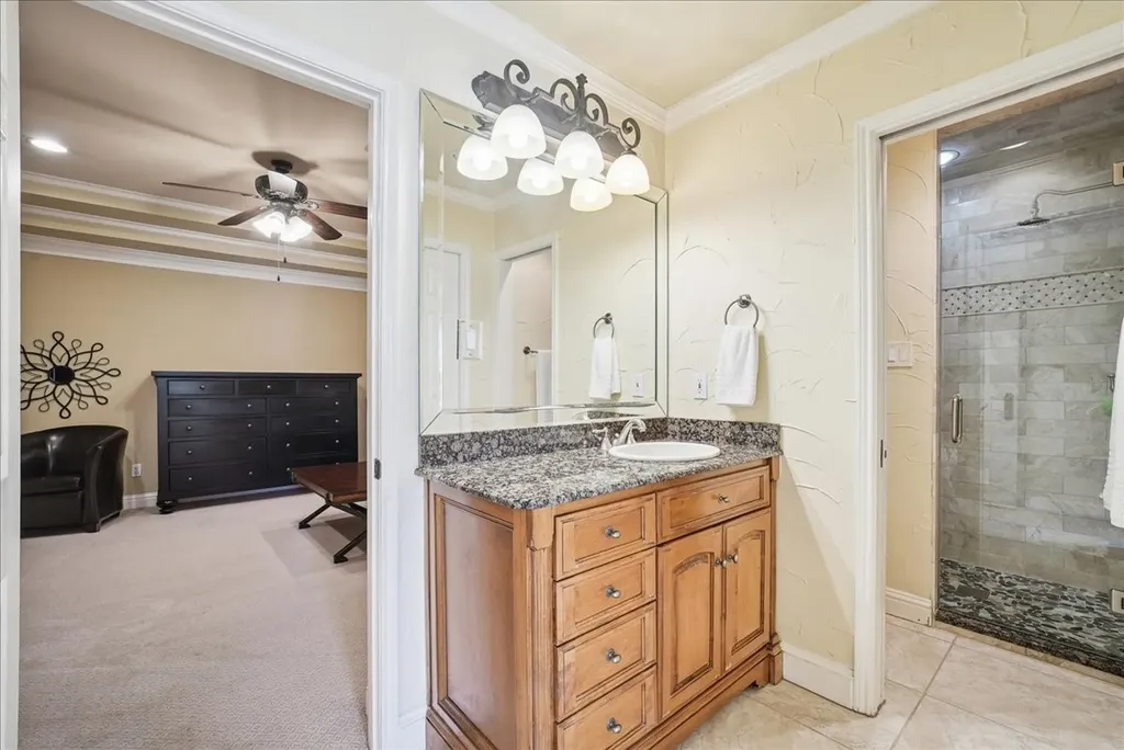 604 S Hampton Road Oak Leaf TX 75154