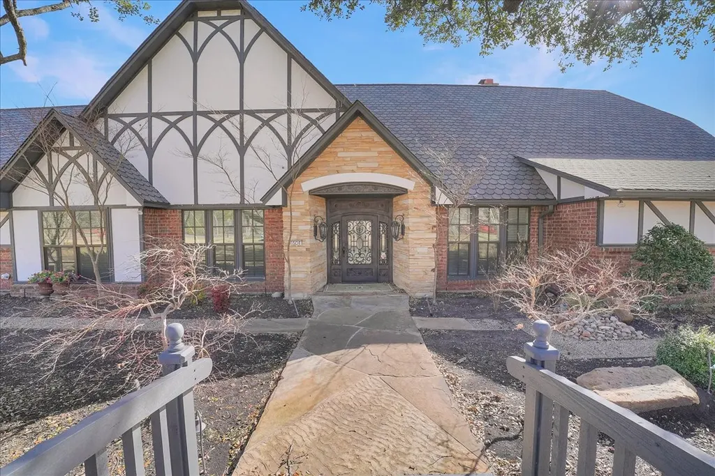 604 S Hampton Road Oak Leaf TX 75154