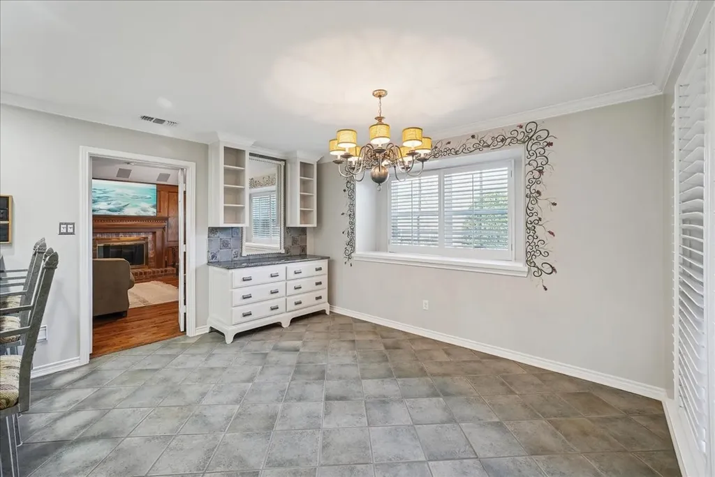 604 S Hampton Road Oak Leaf TX 75154