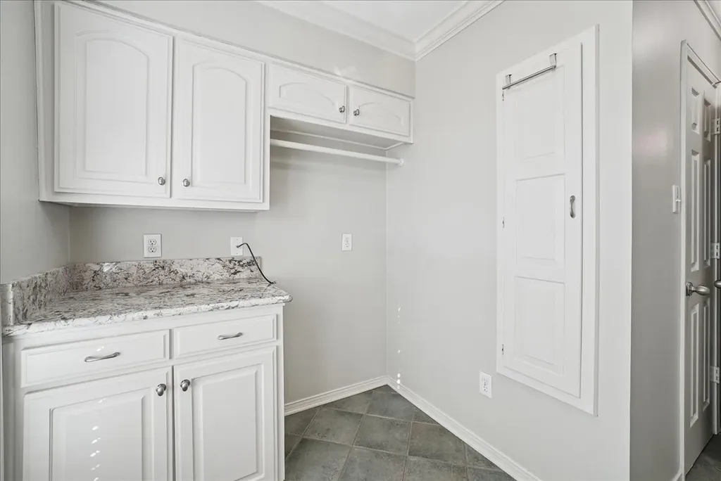 604 S Hampton Road Oak Leaf TX 75154