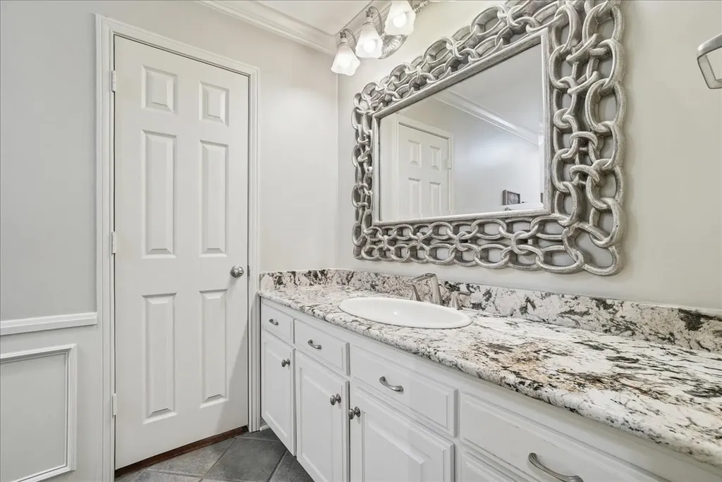 604 S Hampton Road Oak Leaf TX 75154