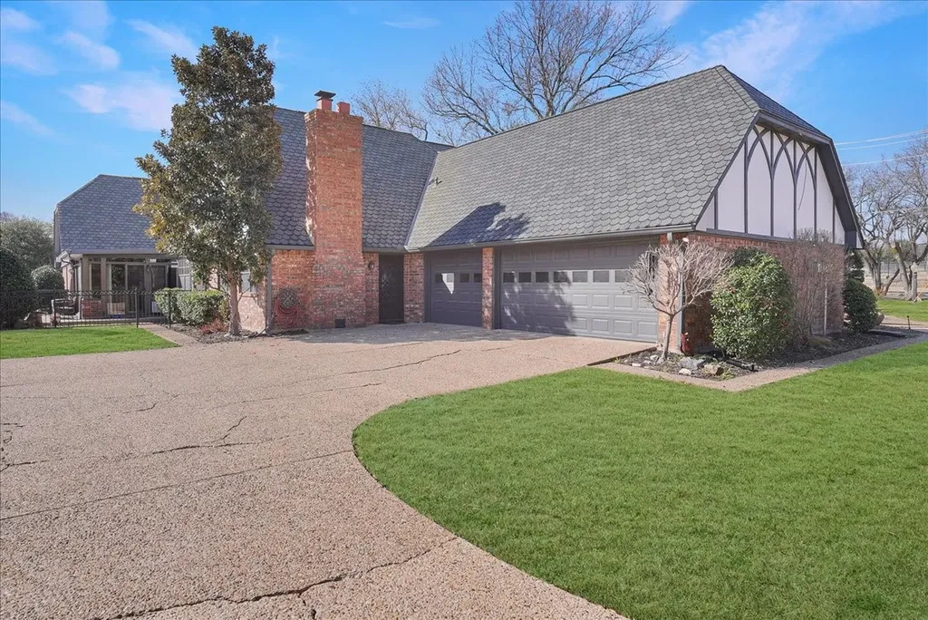 604 S Hampton Road Oak Leaf TX 75154