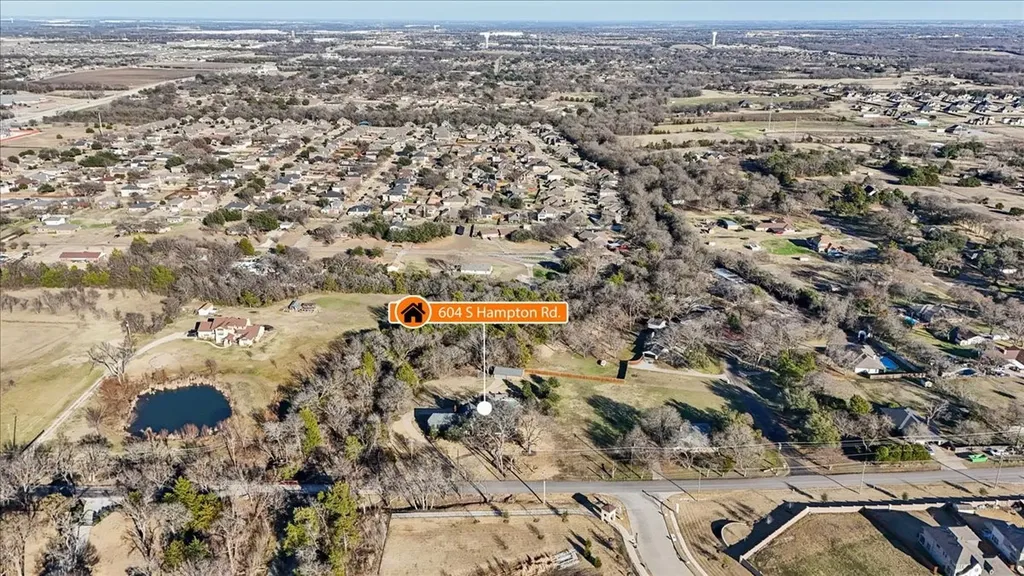 604 S Hampton Road Oak Leaf TX 75154
