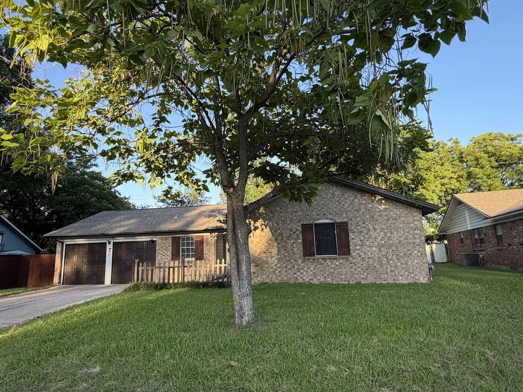 421 Smith Avenue Everman TX 76140
