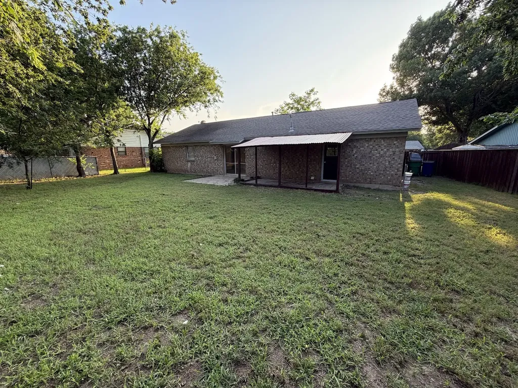 421 Smith Avenue Everman TX 76140