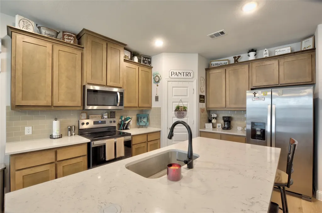 1917 Daybreak Drive Venus TX 76009