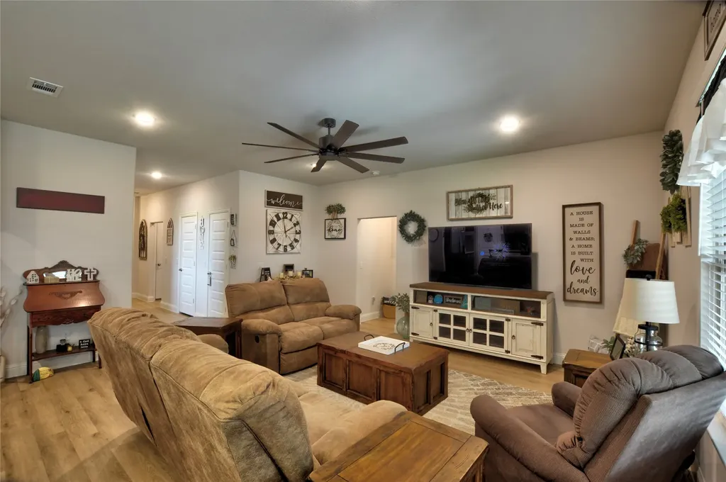 1917 Daybreak Drive Venus TX 76009