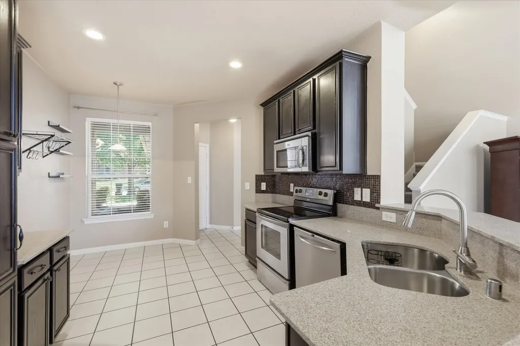 932 Avondale Lane Plano TX 75025