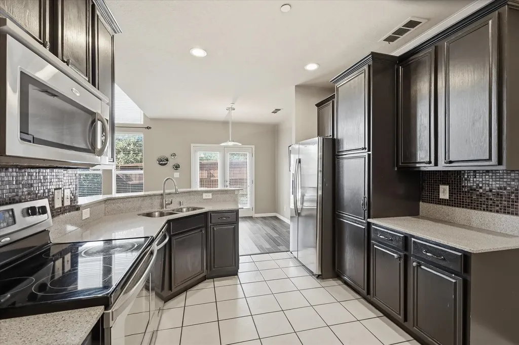 932 Avondale Lane Plano TX 75025