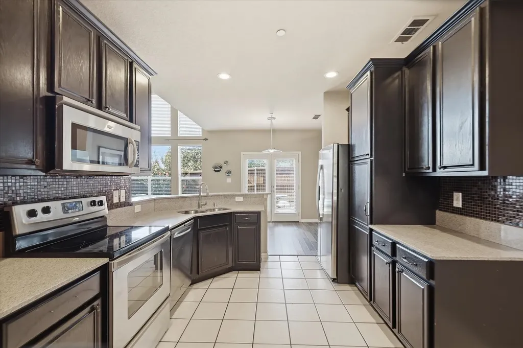 932 Avondale Lane Plano TX 75025