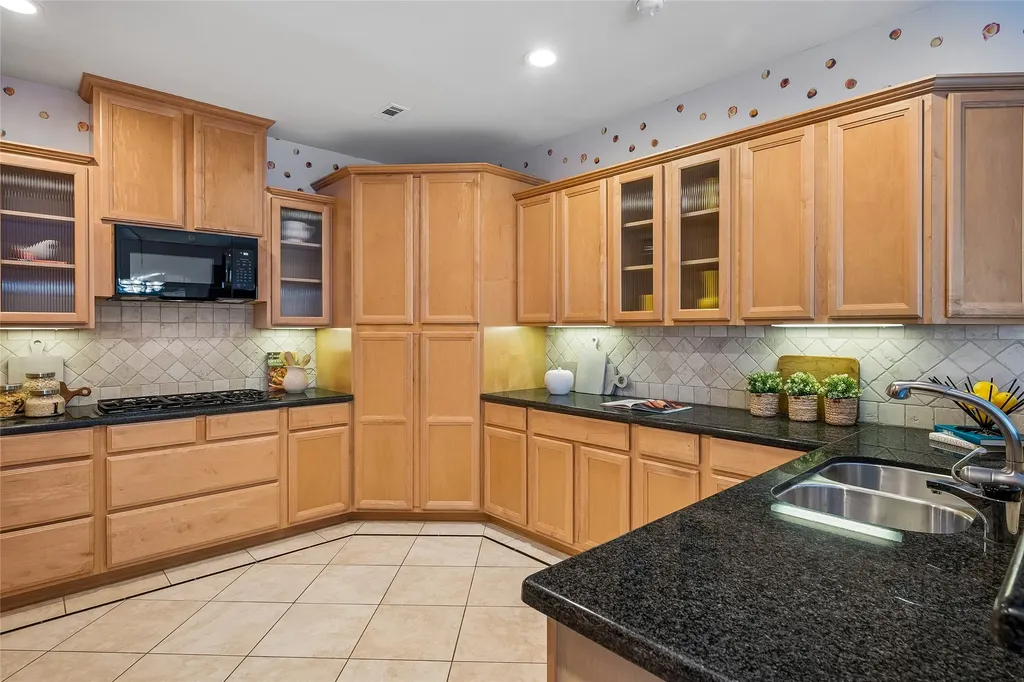 5829 Preston Valley Drive Dallas TX 75240