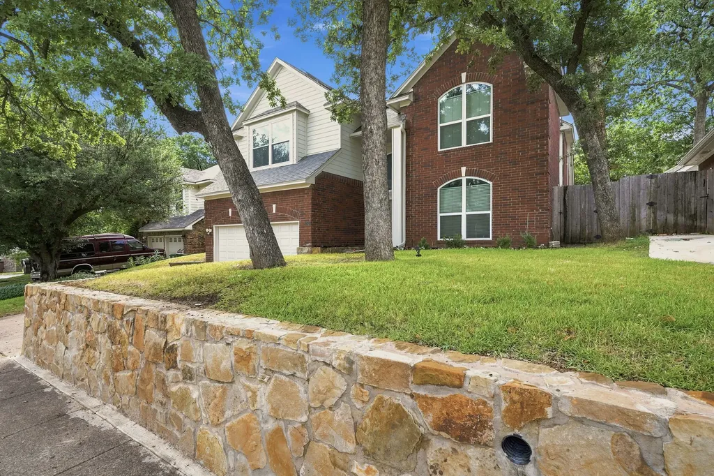 3517 Paint Brush Lane Bedford TX 76021