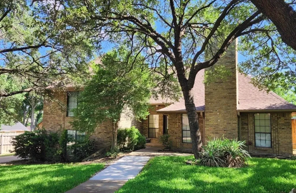2001 Birchwood Lane Grand Prairie TX 75050