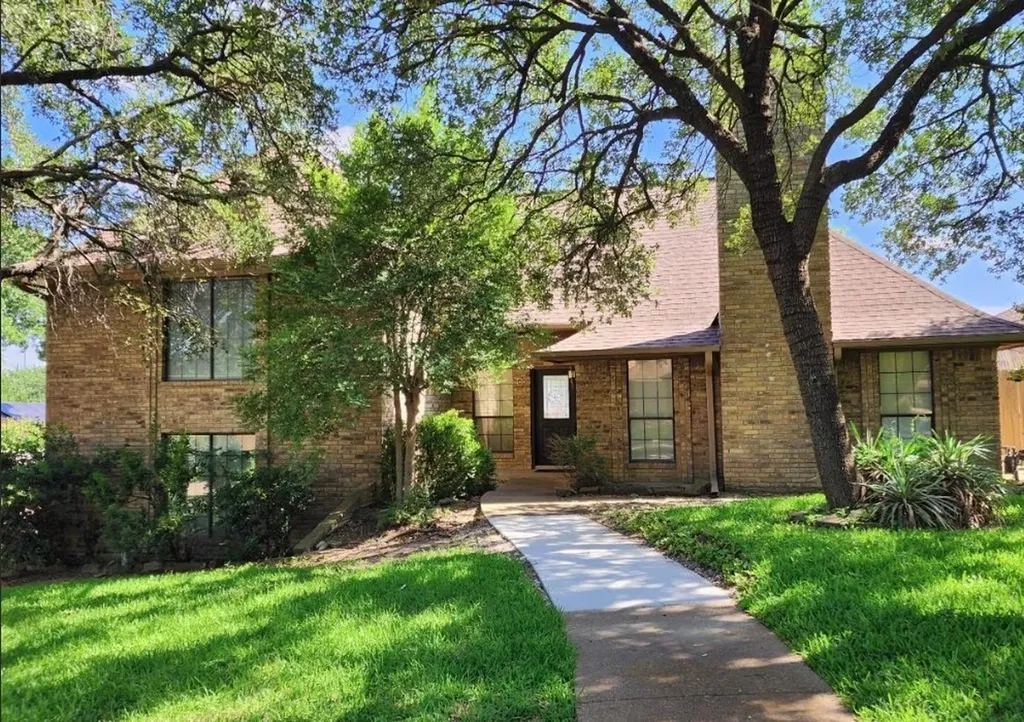 2001 Birchwood Lane Grand Prairie TX 75050