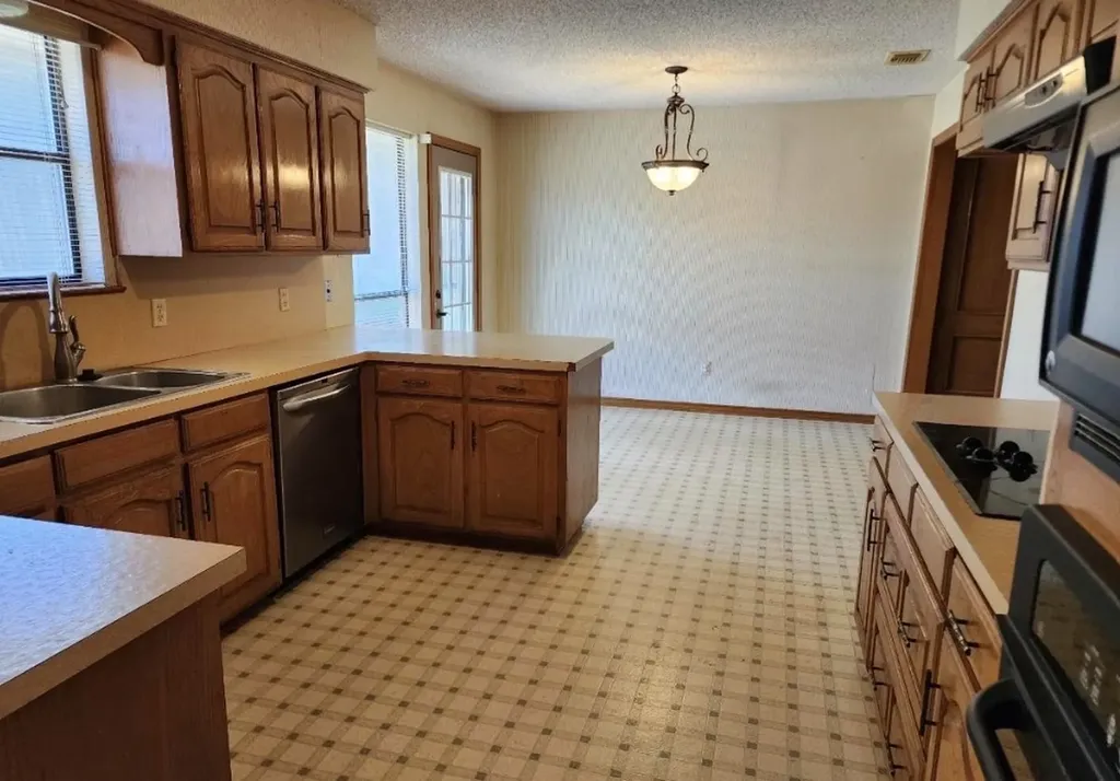 2001 Birchwood Lane Grand Prairie TX 75050