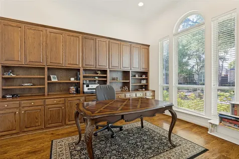 5213 Tennington Park Dallas TX 75287