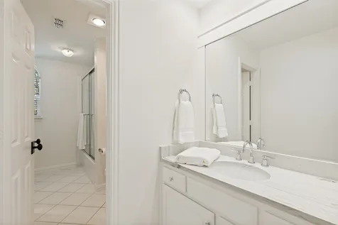 5213 Tennington Park Dallas TX 75287