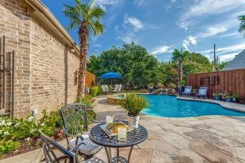 5213 Tennington Park Dallas TX 75287