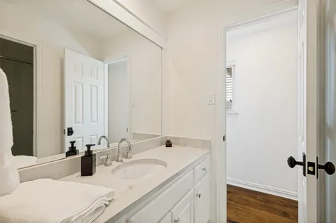 5213 Tennington Park Dallas TX 75287