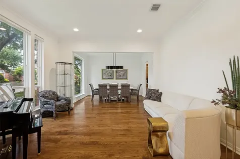 5213 Tennington Park Dallas TX 75287
