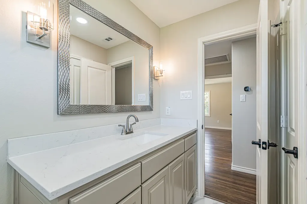 5700 Tracyne Drive Westworth Village TX 76114
