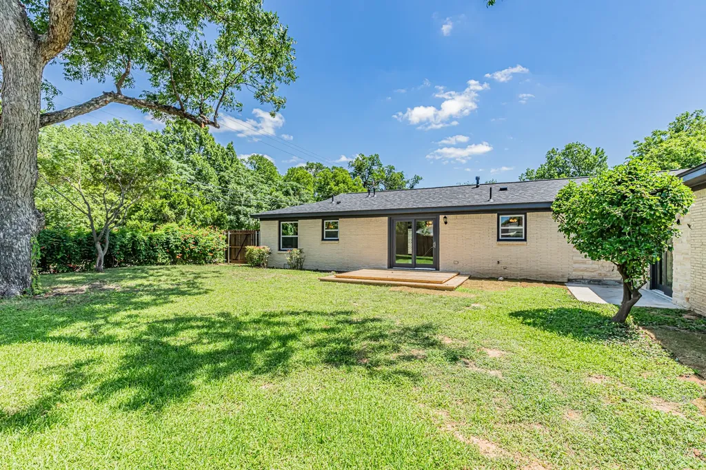 5700 Tracyne Drive Westworth Village TX 76114