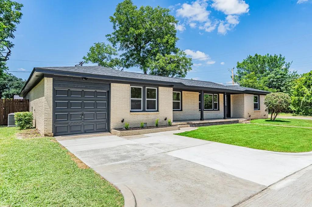 5700 Tracyne Drive Westworth Village TX 76114