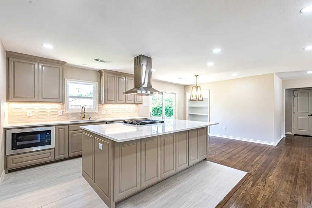 5700 Tracyne Drive Westworth Village TX 76114