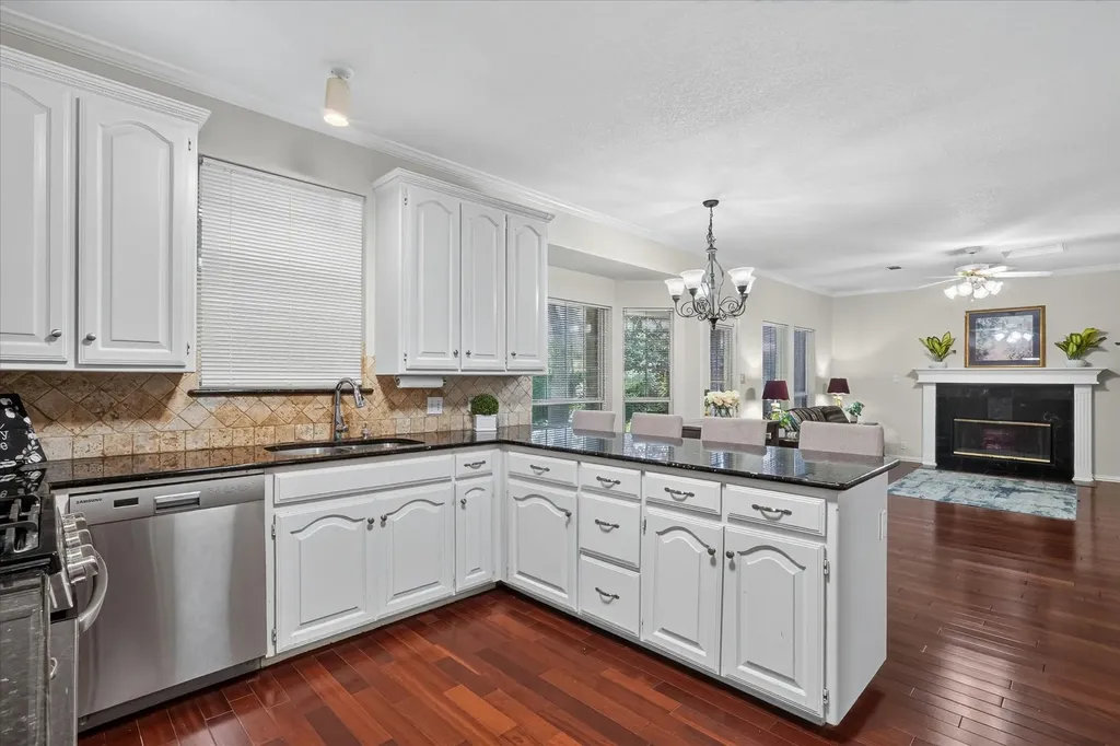 5424 Emerald Park Boulevard Arlington TX 76017