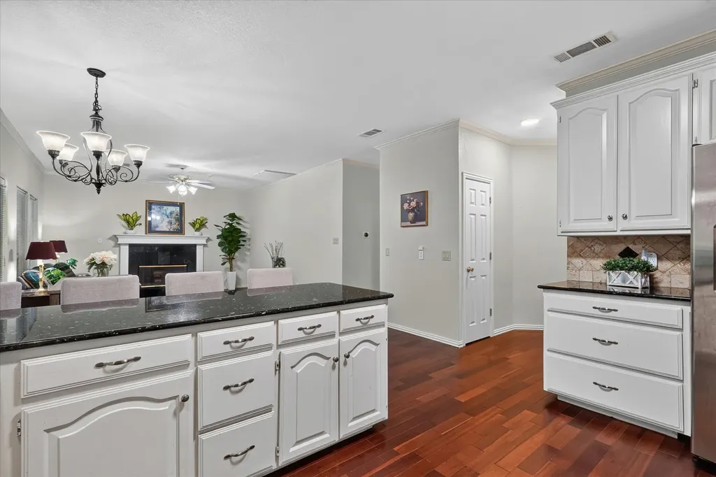5424 Emerald Park Boulevard Arlington TX 76017