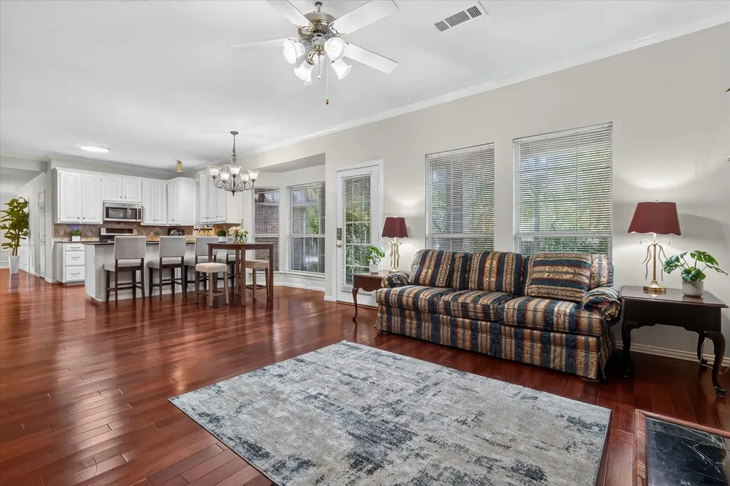 5424 Emerald Park Boulevard Arlington TX 76017