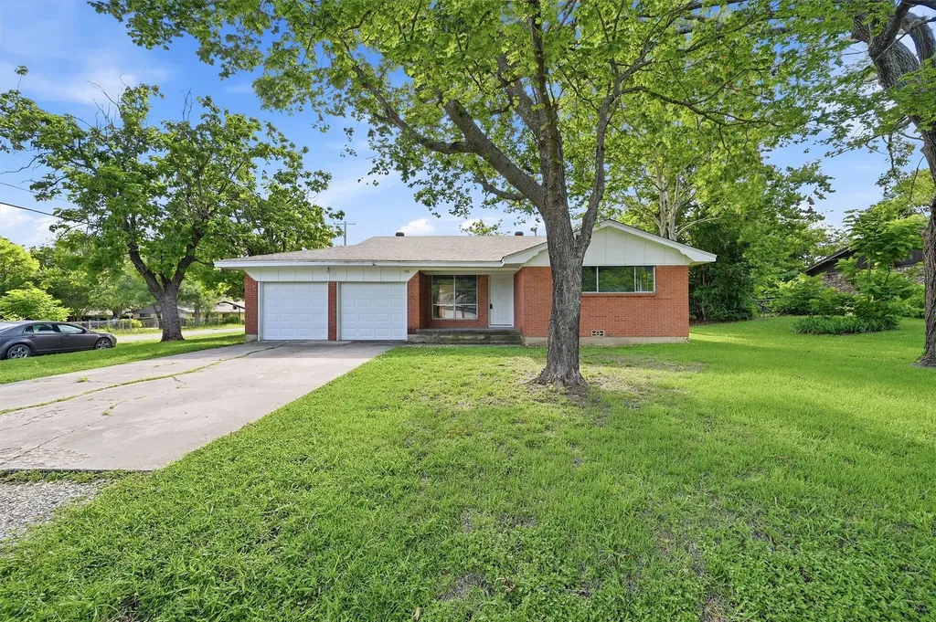 901 Maple Street Howe TX 75459