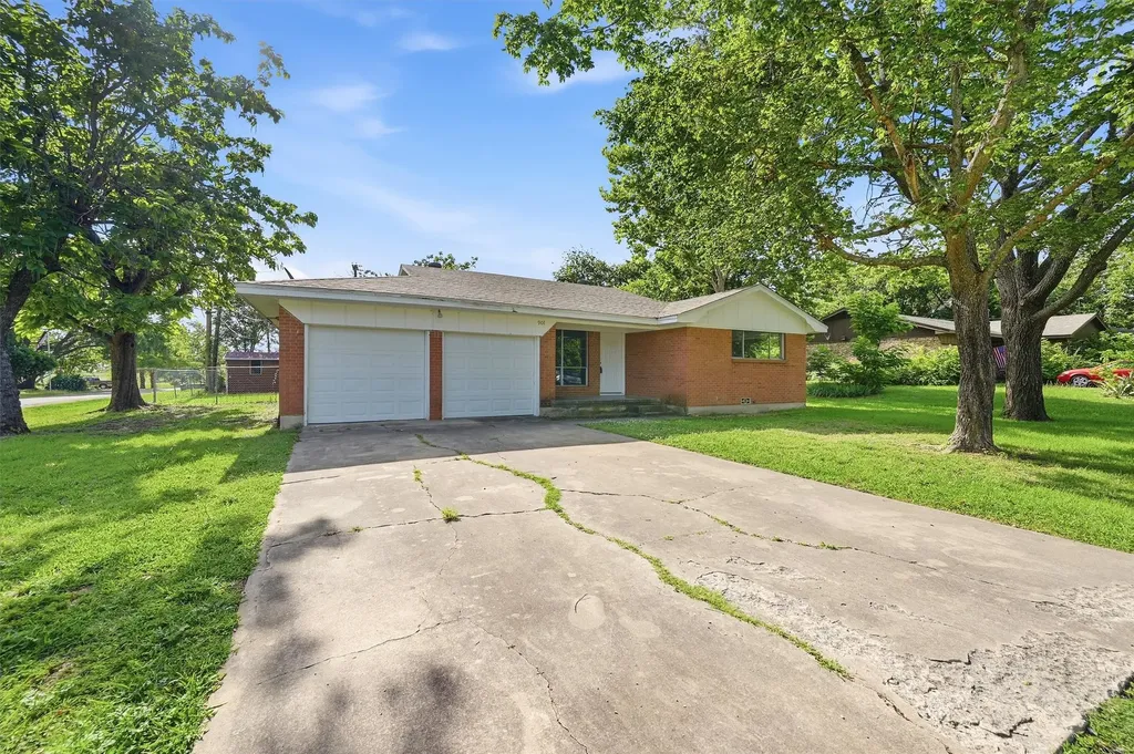 901 Maple Street Howe TX 75459