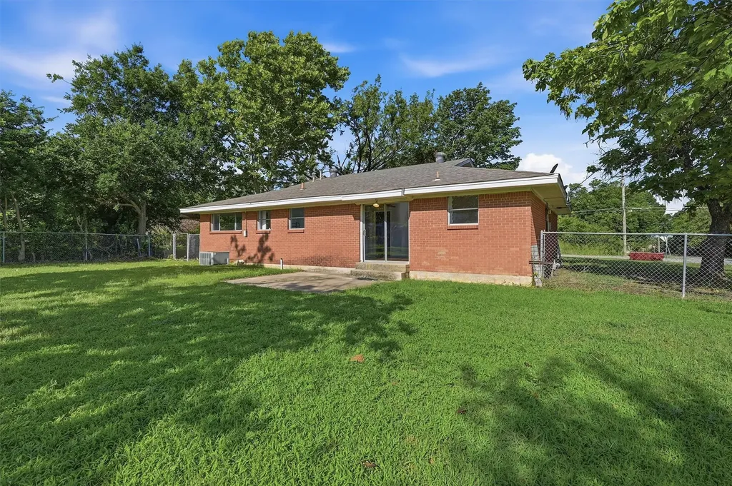 901 Maple Street Howe TX 75459