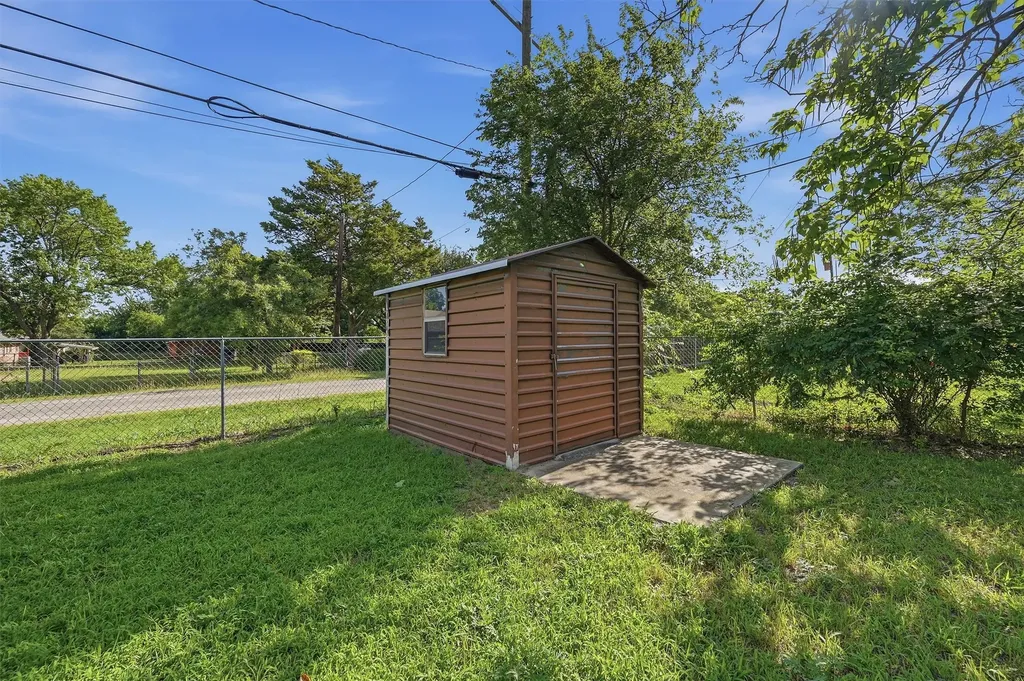 901 Maple Street Howe TX 75459