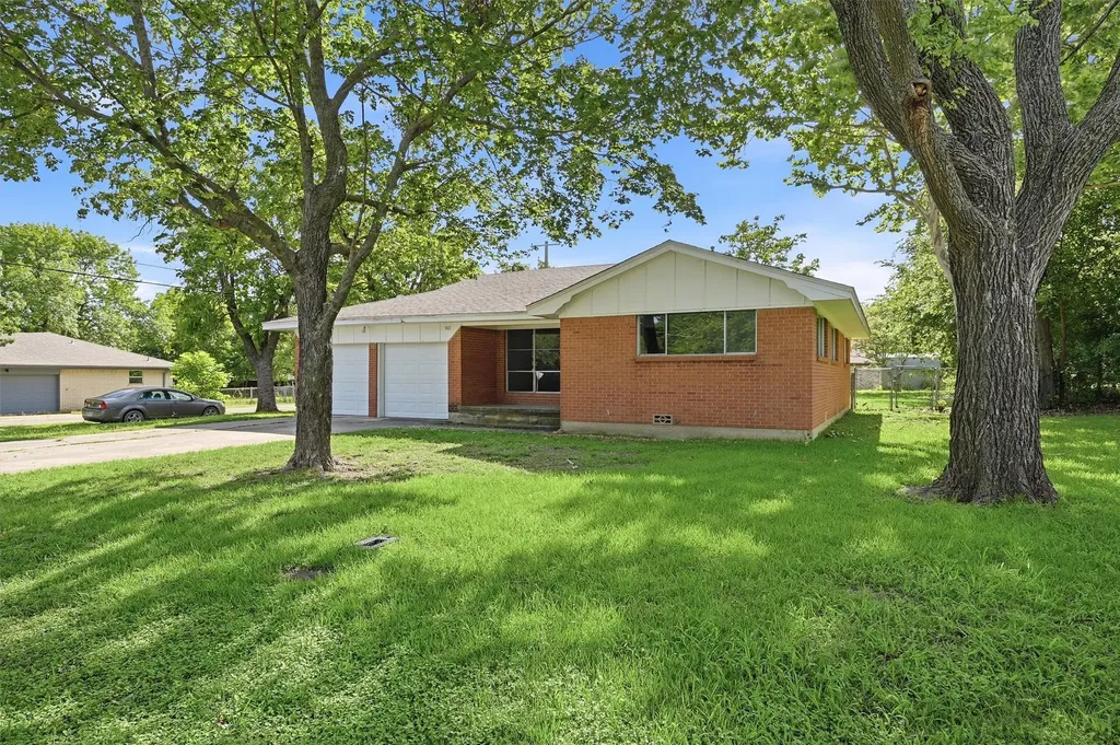 901 Maple Street Howe TX 75459