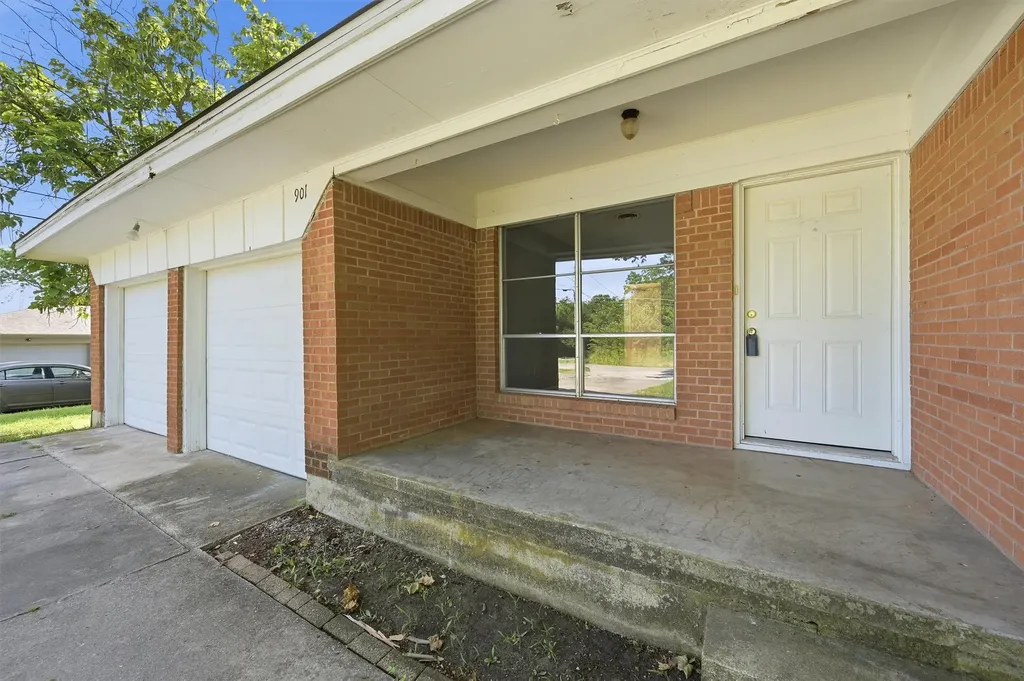 901 Maple Street Howe TX 75459