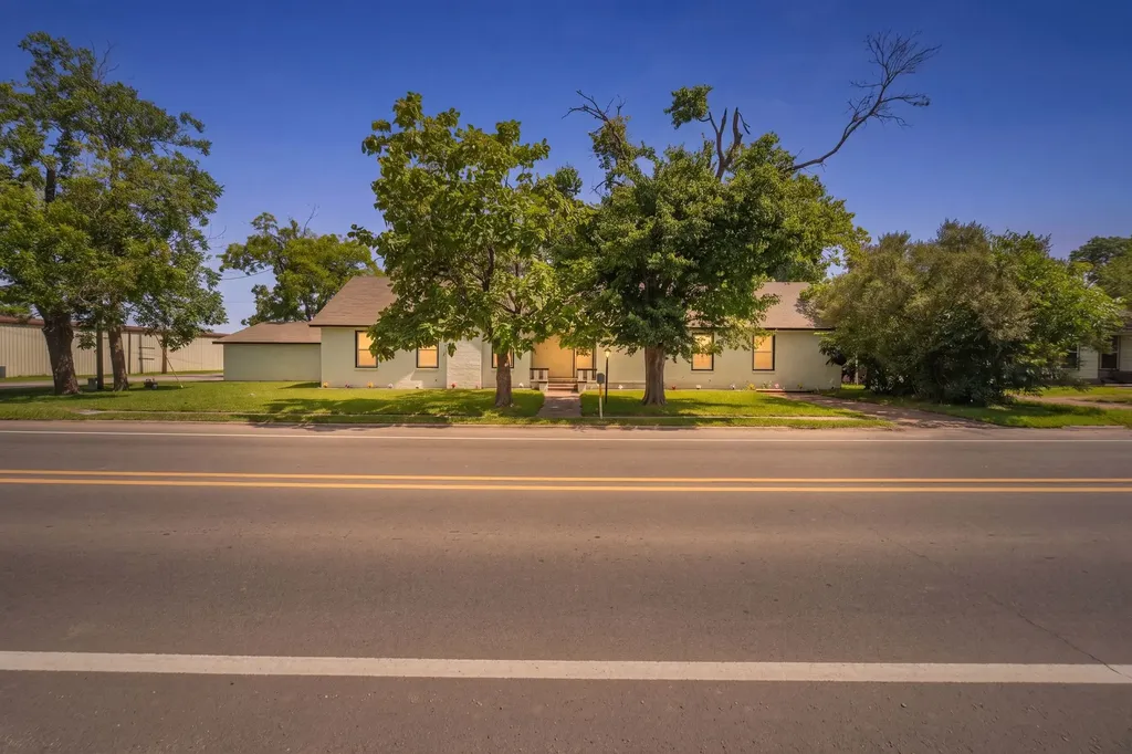 1050 W Dallas Avenue Cooper TX 75432