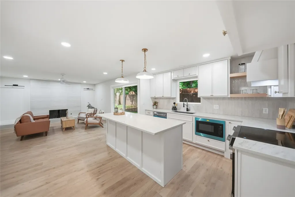 15746 Overmead Circle Dallas TX 75248