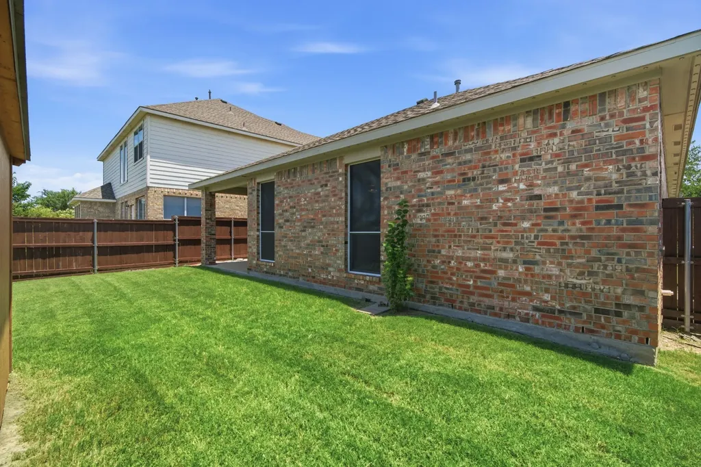 10013 Bull Run Fort Worth TX 76177